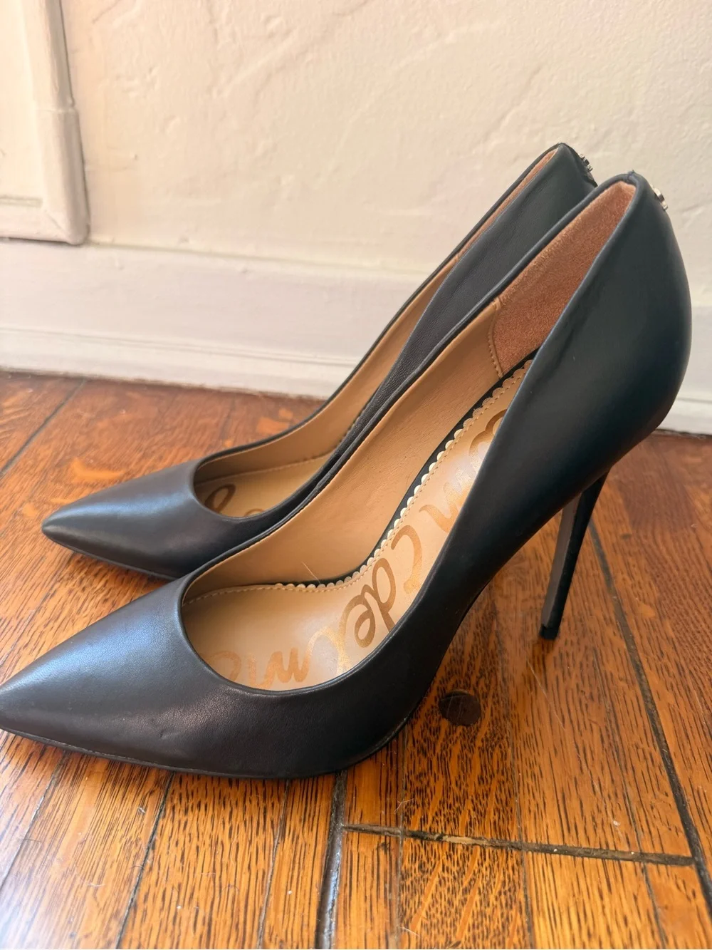 Classic Black Pointed-Toe Stiletto Pumps - Picture 2 of 6